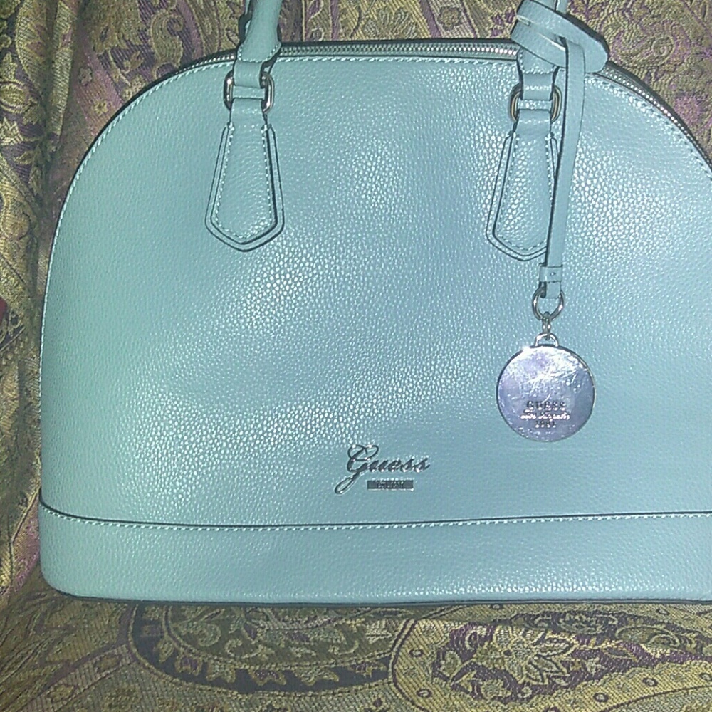 Chic arm candy - Picture 2 of 4